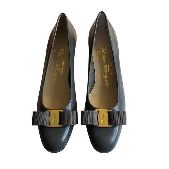 Salvatore Ferragamo Lilla Classic Pump 6.5 New In Box
FITS LIKE A 5!!! - Picture 7 of 9